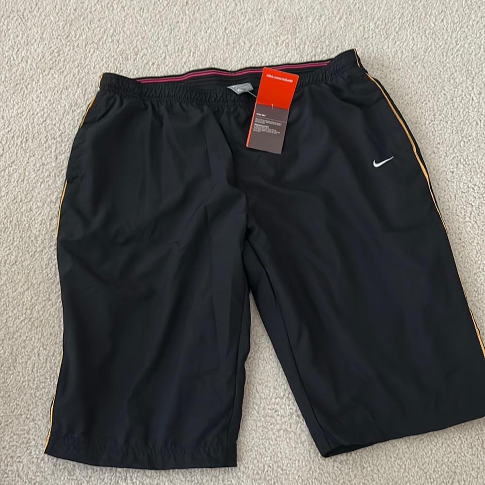 Women’s athletic capris Nike size XL NWT